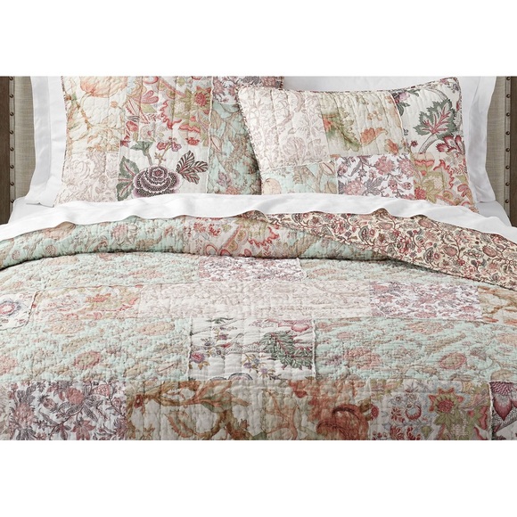 Pottery Barn Bedding Pottery Barn Harlowe King Quilt Wstandard